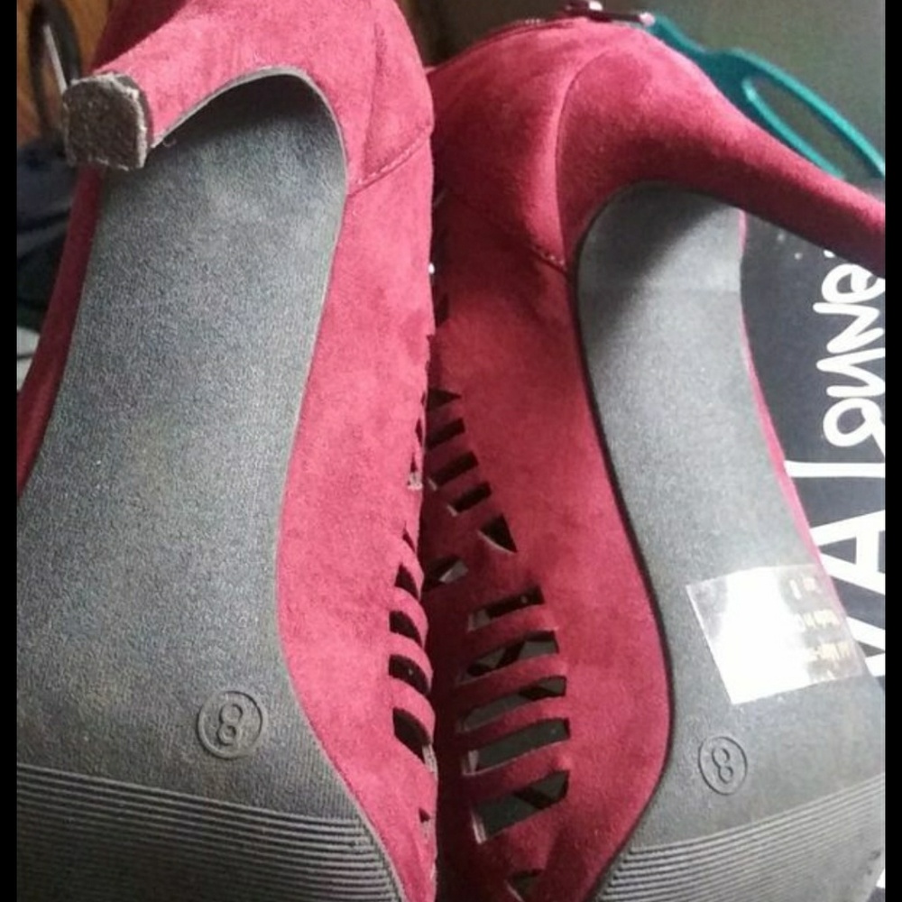 Heels - Picture 3 of 4